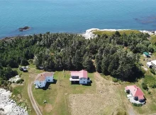 OCEANFRONT WHITE HEAD ISLAND HOME – SPECTACULAR LOCATION! The location of this home is hard to believe when you see the photos. C$199,900