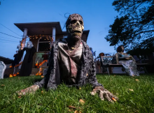 Neighbor’s Hilarious Response to Halloween Decoration Criticism Went Viral!