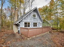 Mountainside Retreat: Your Pocono Paradise $174,900