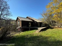 Discover your tranquil haven in this stunning 3-bedroom, 3-bathroom home, nestled on 3.2 acres of serene land in Susquehanna County. $125,000